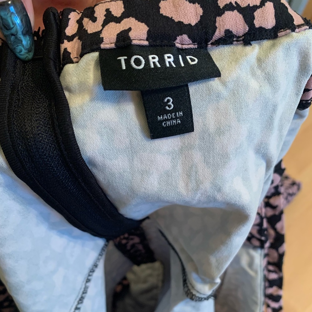 Torrid Pink Leopard Bengaline Lace-Up Peplum Top - Picture 11 of 13